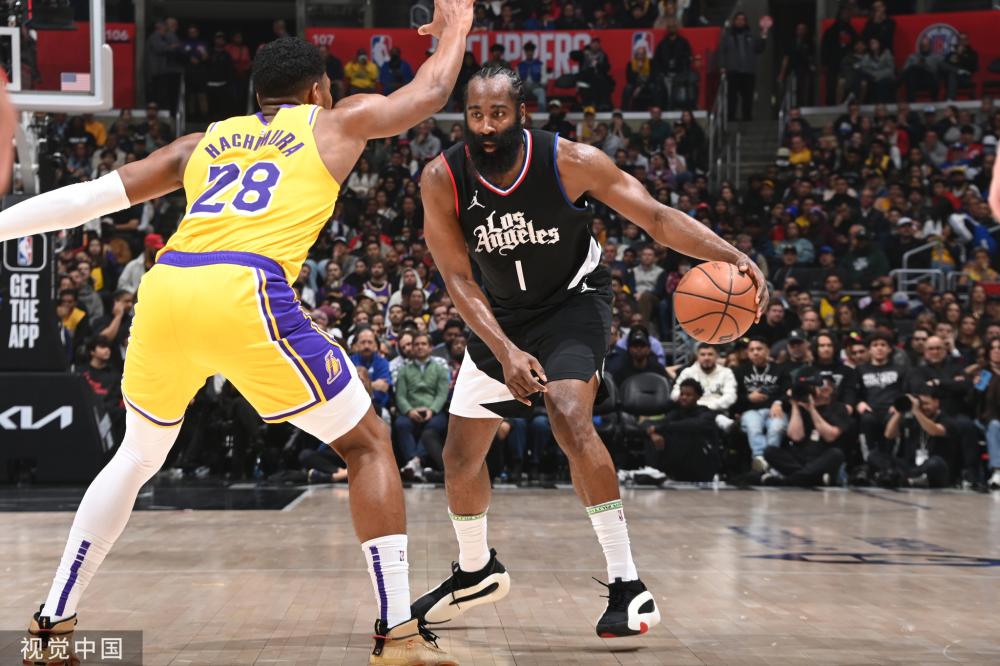 员不仅在场 员不仅在场